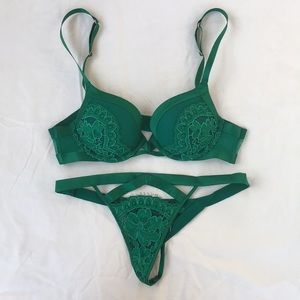 Victoria’s Secret Very Sexy Push-Up in Emerald 34A